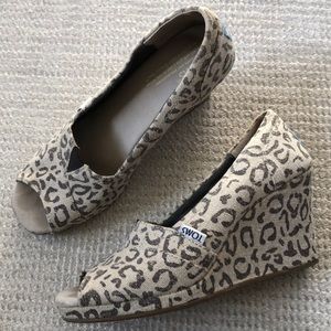 Toms Cheetah print wedges